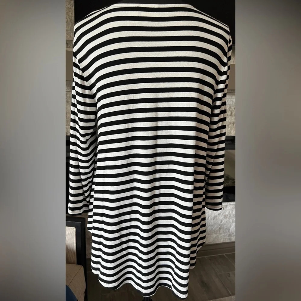 Chico's Size 1 black/white striped swing long sleeve shirt - Picture 7 of 8